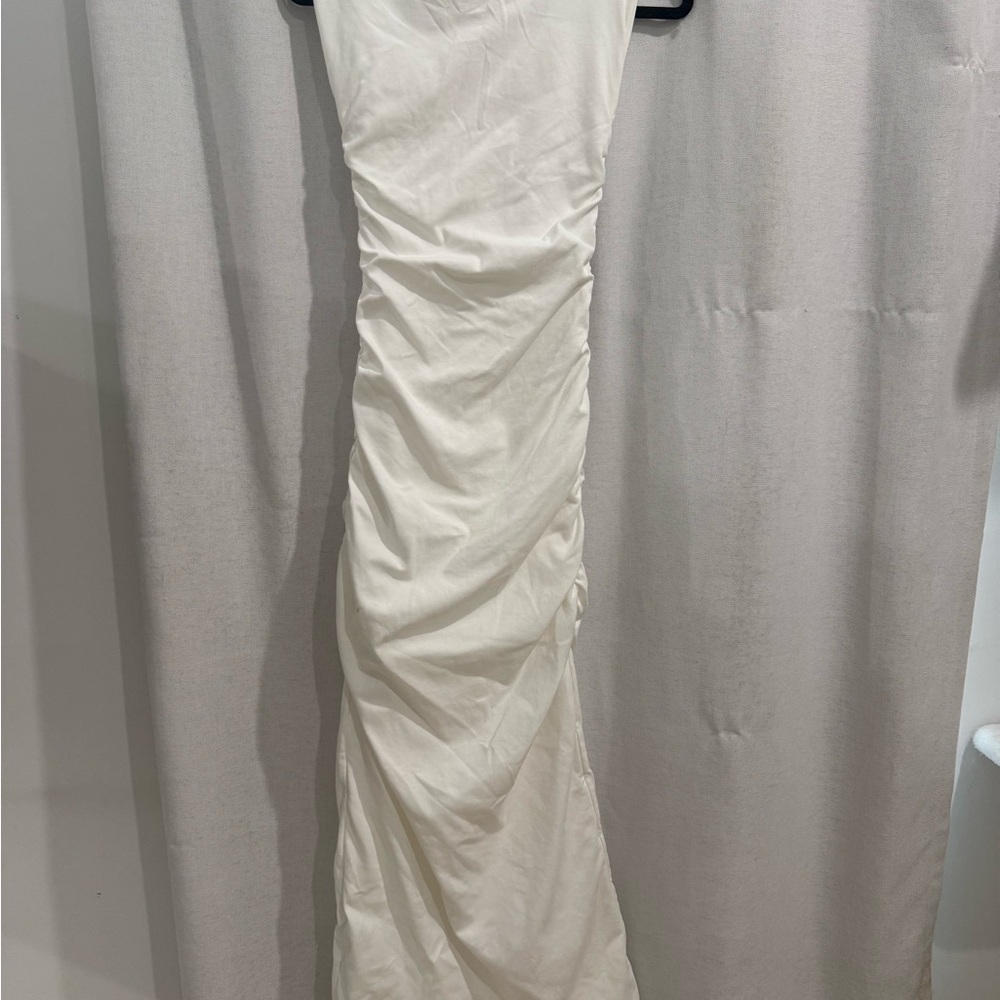 Meshki Elegant White Ruched Dress